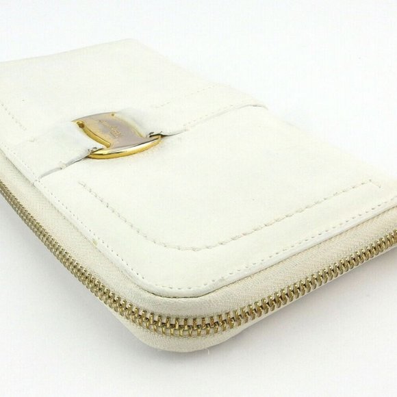 Salvatore ferragamo long wallet Vara white leather Auth used T18166